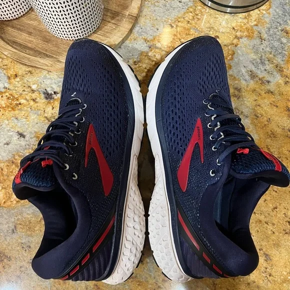 Brooks Ghost 11 size 10 - Picture 7 of 9